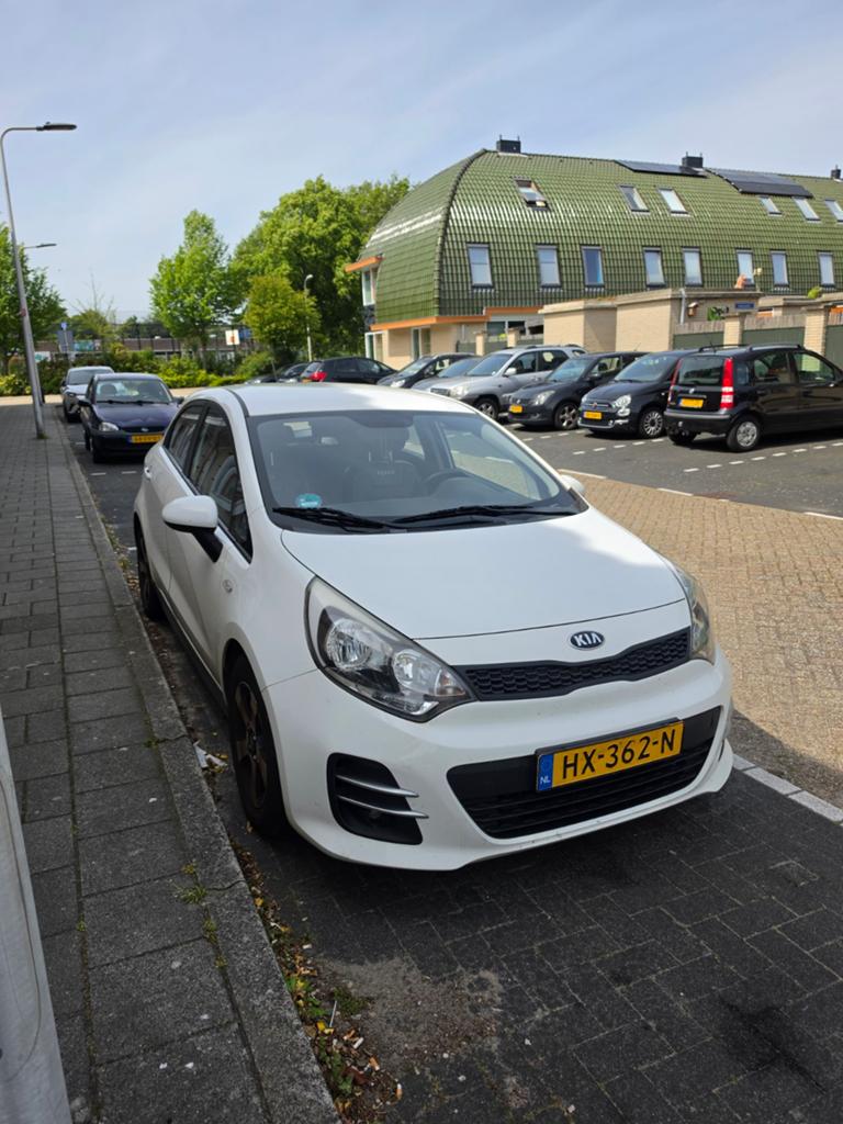 Kia Rio 1.2 I 5DRS 2016 Wit, 450 kg, 40 €/maand, 4 cilinders, Wit