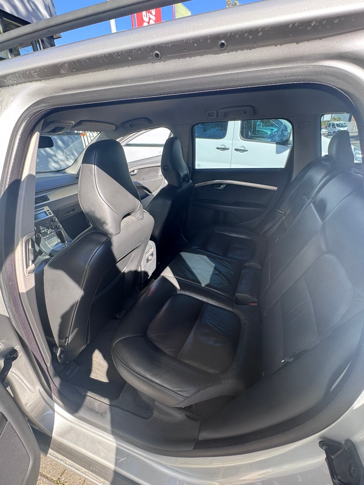 Foto 10 van Volvo V70 2.4 D AUT 2010 Grijs