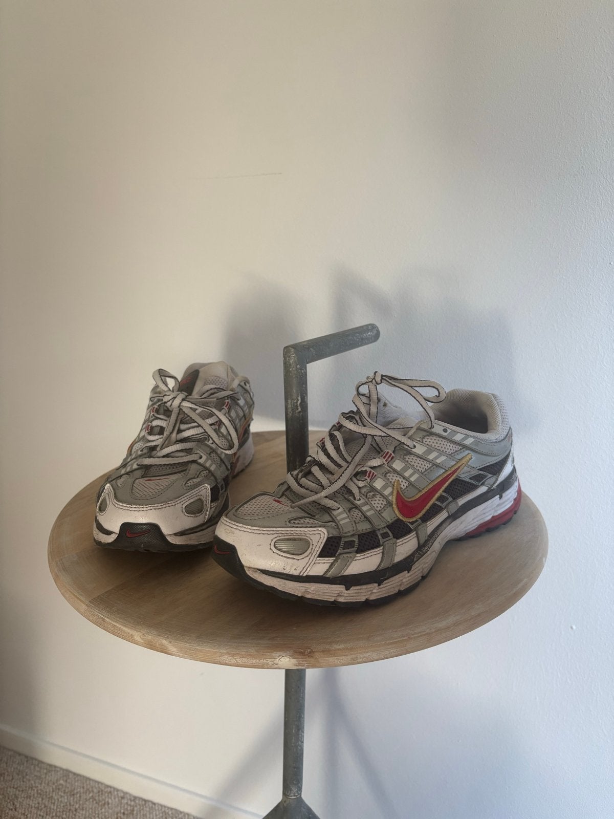 Nike P6000 Sneakers - Maat 38.5, Ophalen, Gedragen, Grijs, Sneakers of Gympen