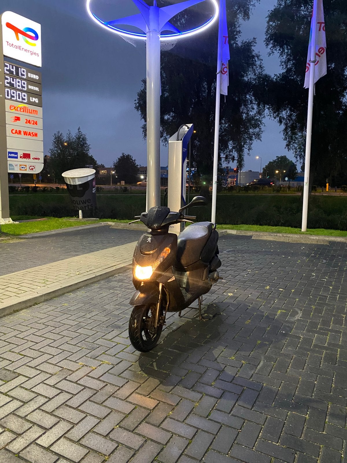 Peugeot kisbee Scooter 2017!!, Fietsen en Brommers, Gebruikt, Overige modellen, Maximaal 45 km/u, Ophalen of Verzenden