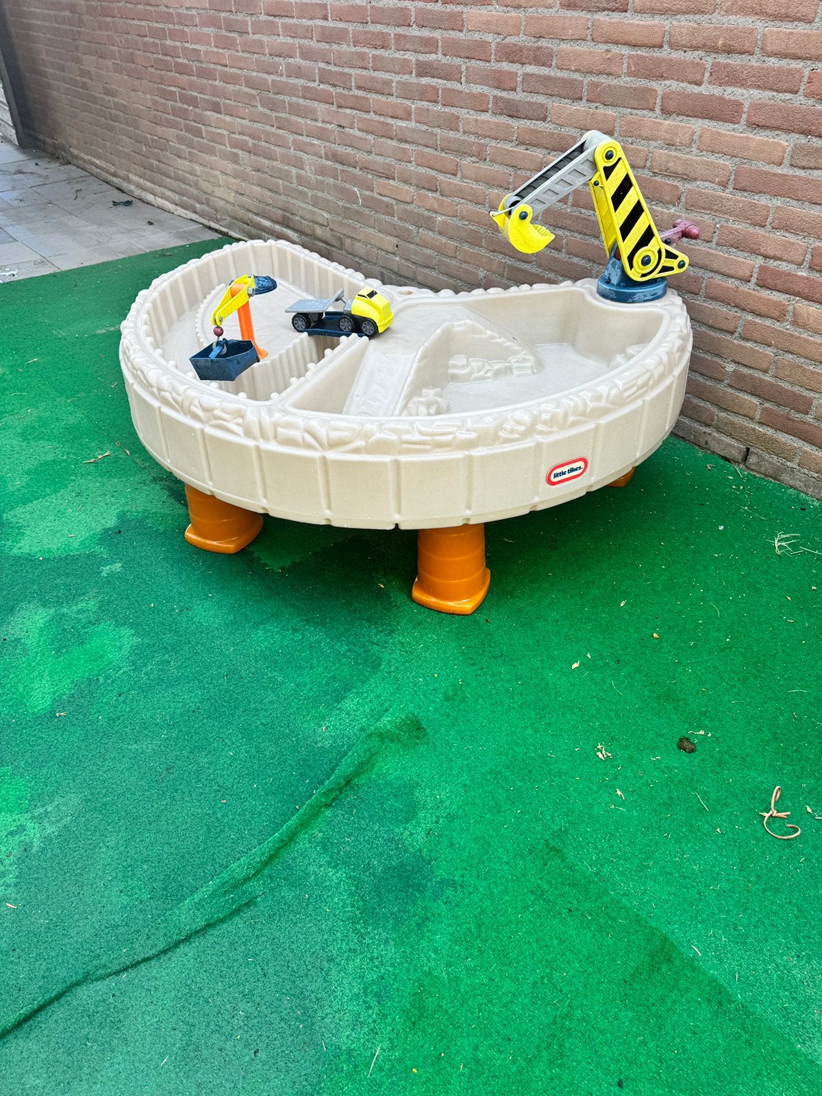Little Tikes Bouwplaats Zand- & Watertafel met Parasol, Ophalen, Zo goed als nieuw