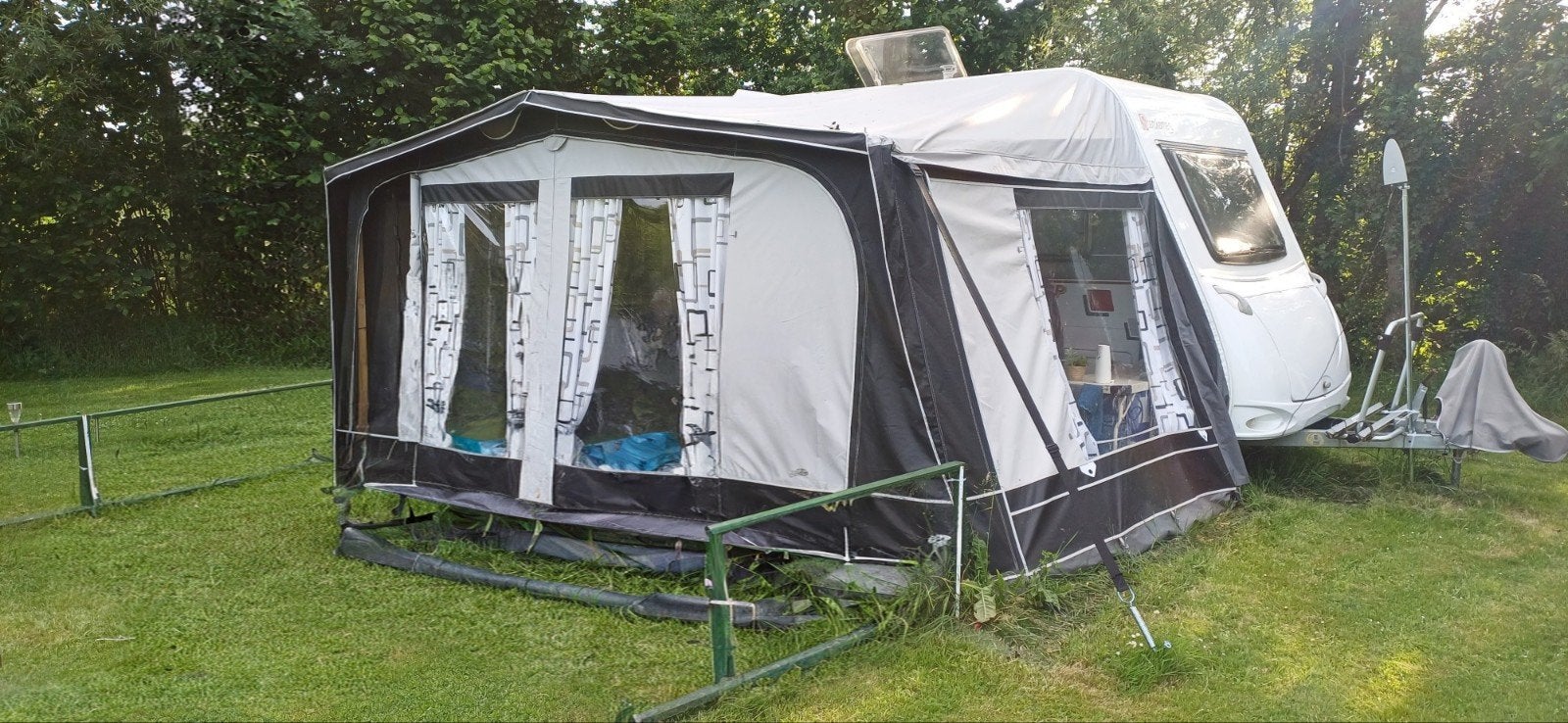 Megacamp Soleil 240 voortent maat 9 (856-880 cm), Ophalen, Gebruikt, Polyester, Overige merken