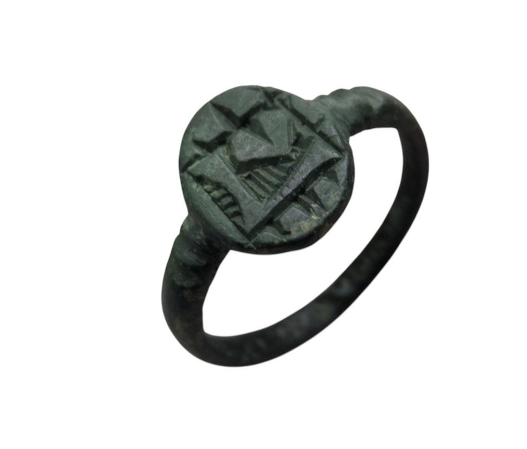 Bodemvondst brons 17e eeuws verlovings liefde ring, Verzenden, Brons