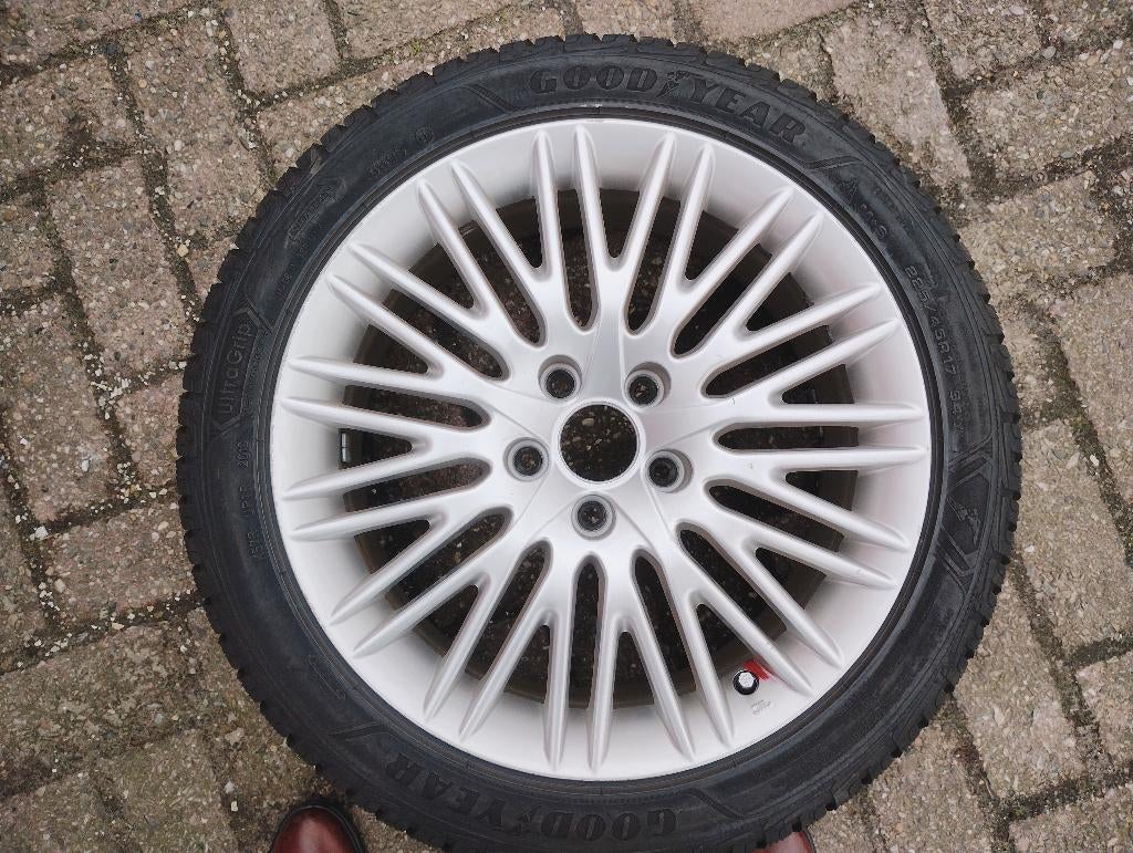 Alfa Romeo Giuletta QV 17” lichtmetalen velgen+Winterbanden, Auto-onderdelen, Banden en Velgen, Gebruikt, Banden en Velgen, 17 inch