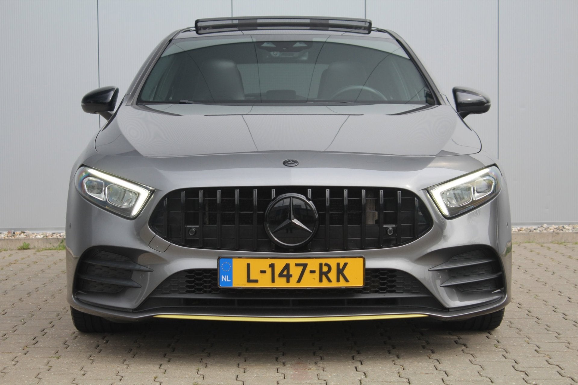 Mercedes-Benz A-klasse 200 AMG / Night pakket Edition | Pano, Auto's, Dealer onderhouden, Gebruikt, 4 cilinders, Bedrijf