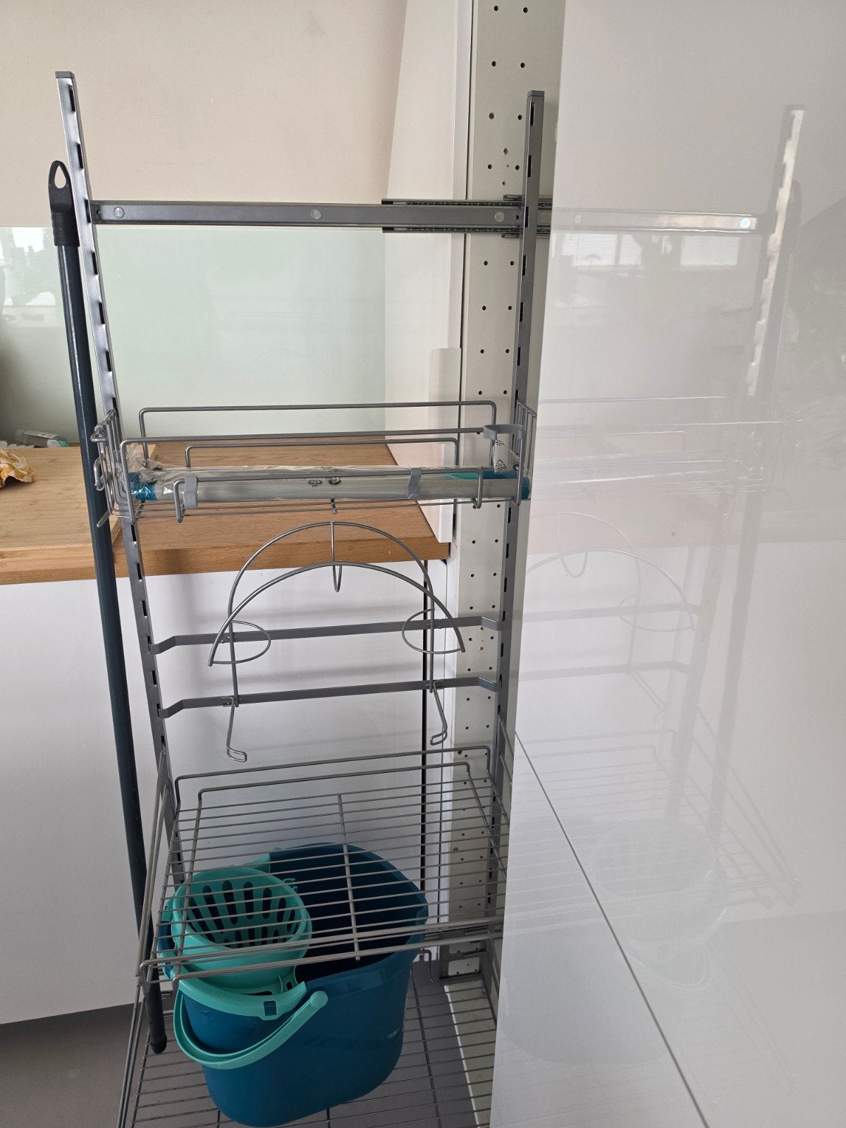 IKEA UTRUSTA inrichting voor schoonmaakkast (140 cm), Huis en Inrichting, Ophalen, Zo goed als nieuw