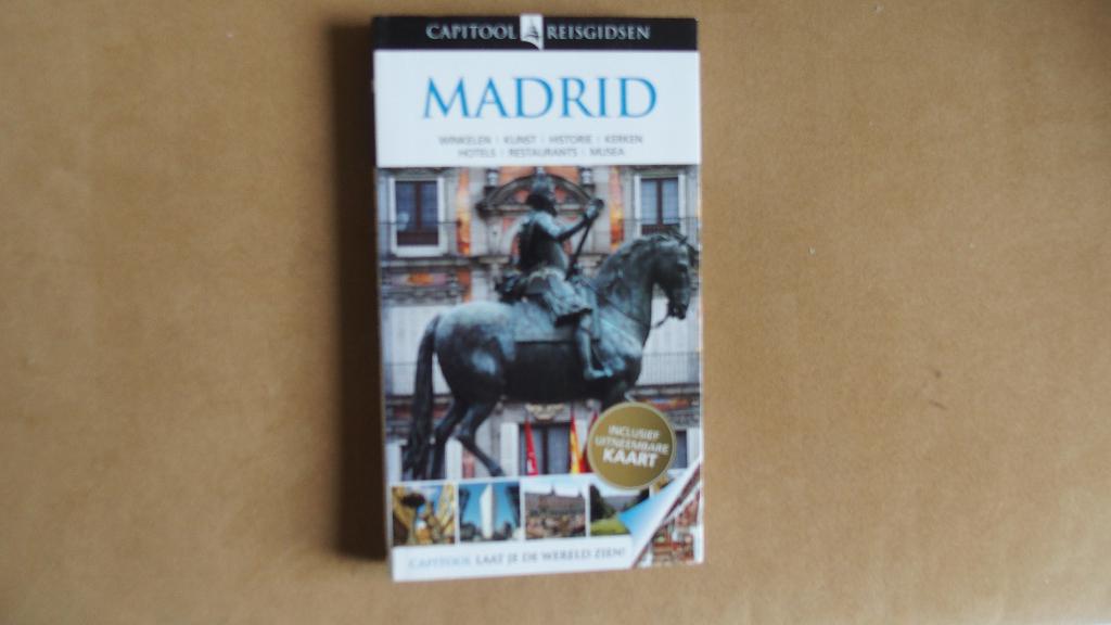 Madrid - Capitool - inclusief uitneembare kaart - Spanje, Capitool, Europa, Ophalen of Verzenden, Zo goed als nieuw