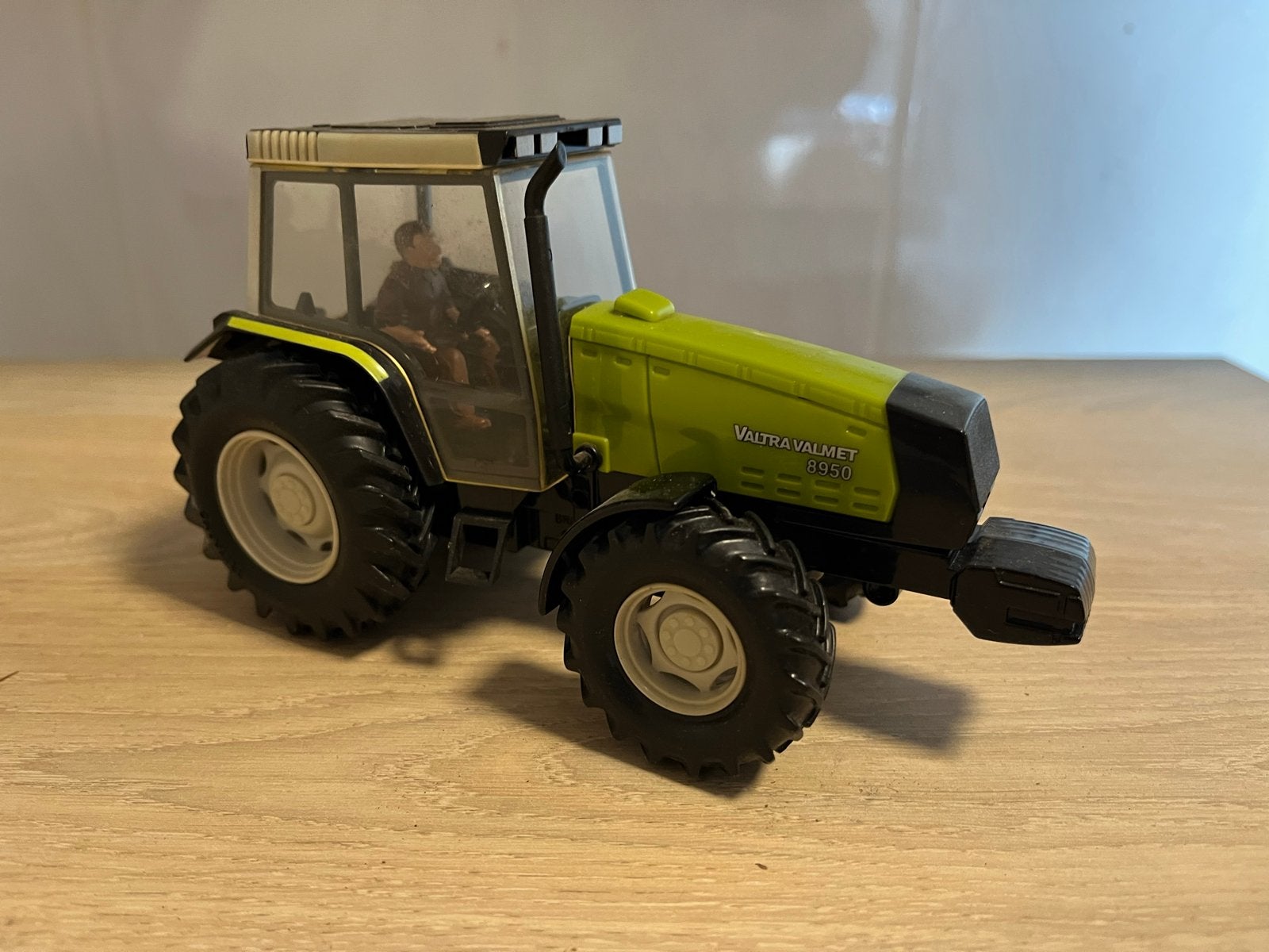 Valtra 8950 Claas kleur 1:32 model tractor, Ophalen of Verzenden, Gebruikt, Tractor of Landbouw, Overige merken