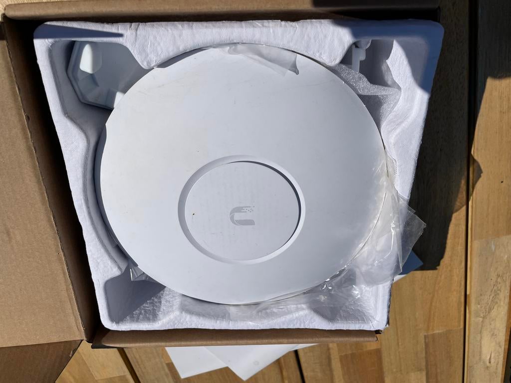 Unifi Ubiquiti UAP-AC-PRO Access Point, Computers en Software, Accesspoints, Ophalen of Verzenden, Gebruikt