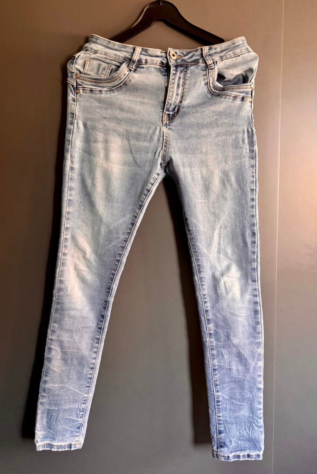 Spijkerbroek van Jewelly maat M, Kleding | Dames, Spijkerbroeken en Jeans, Ophalen of Verzenden, Gedragen, Blauw, W30 - W32 (confectie 38/40)