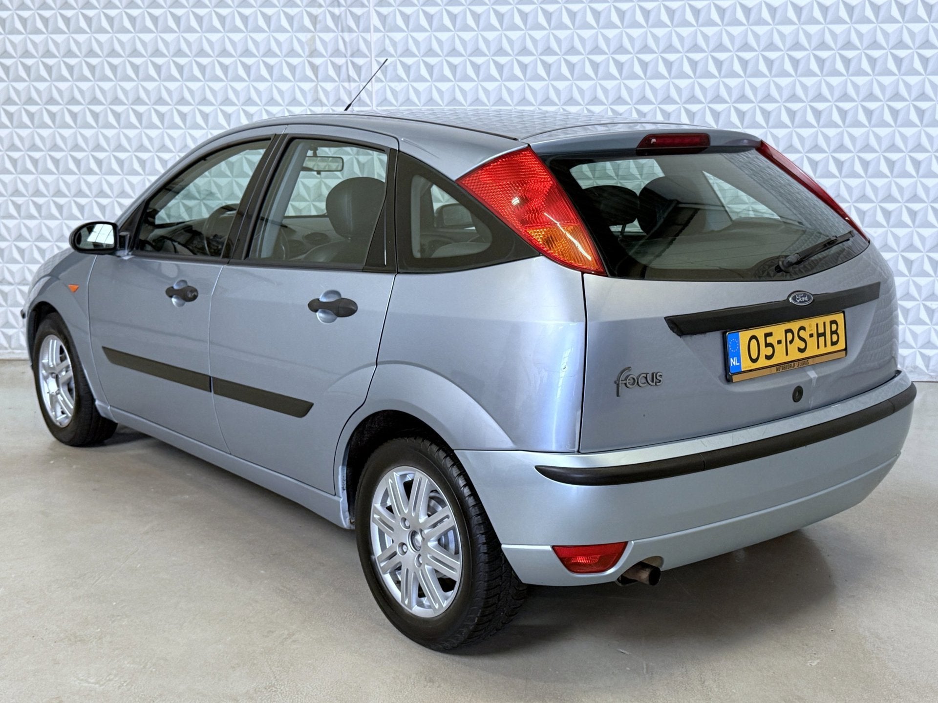 Ford Focus 1.6-16V Futura Airco CLIMA Leder / 184.000km (200, 1596 cc, Gebruikt, Zwart, 4 cilinders