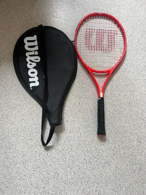 Wilson Junior Tennisracket met hoes - Rood, Ophalen of Verzenden, Zo goed als nieuw, Racket, Wilson