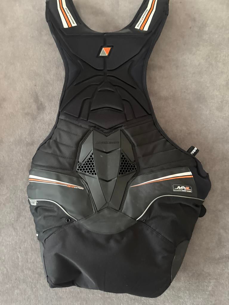 Magic Marine Revolution Reddingsvest, Ophalen