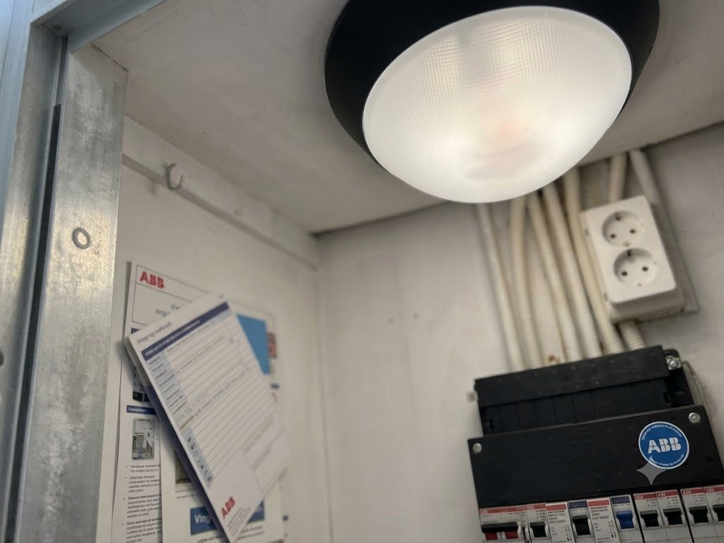 2x BEKA IP65 Buitenlamp behuizingen - Ideaal voor LED, Gebruikt, Minder dan 50 watt, Wandlamp, Aluminium
