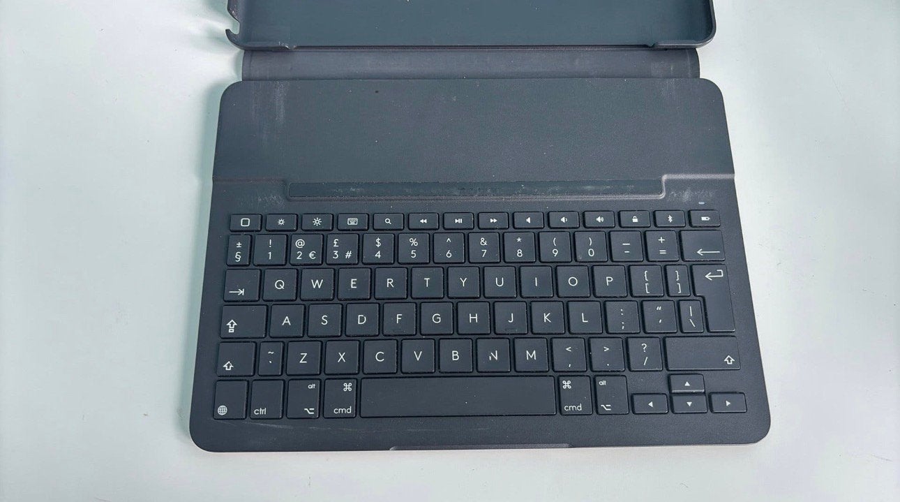Logitech Slim Folio Tablet Hoes – Nette staat, Computers en Software, Ophalen of Verzenden, Zo goed als nieuw, 10 inch, Bescherming voor- en achterkant