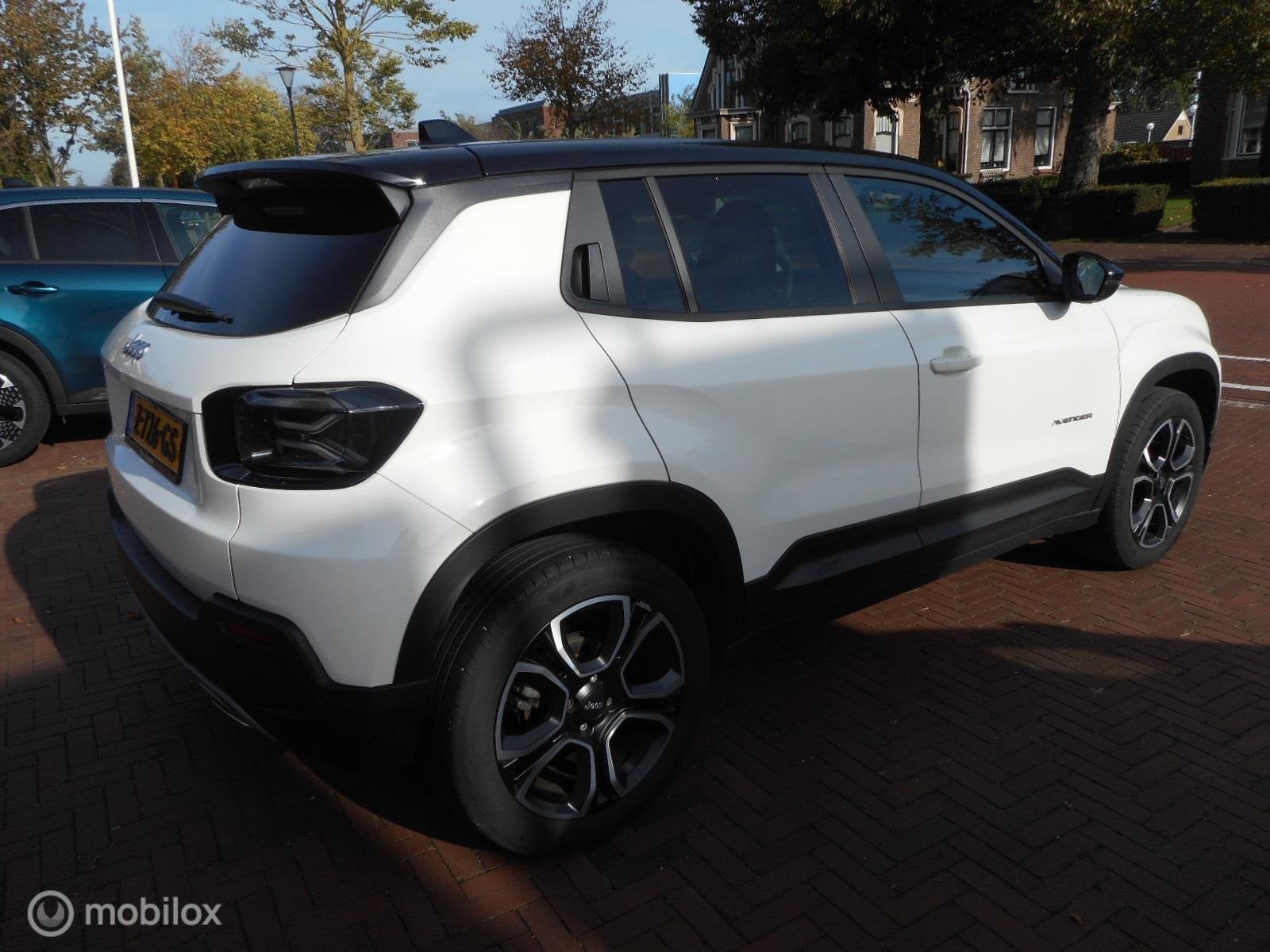 Jeep Avenger 1.2 Altitude JBL+KEYLESS+WINTERPACK, Voorwielaandrijving, Dealer onderhouden, Gebruikt, 1199 cc