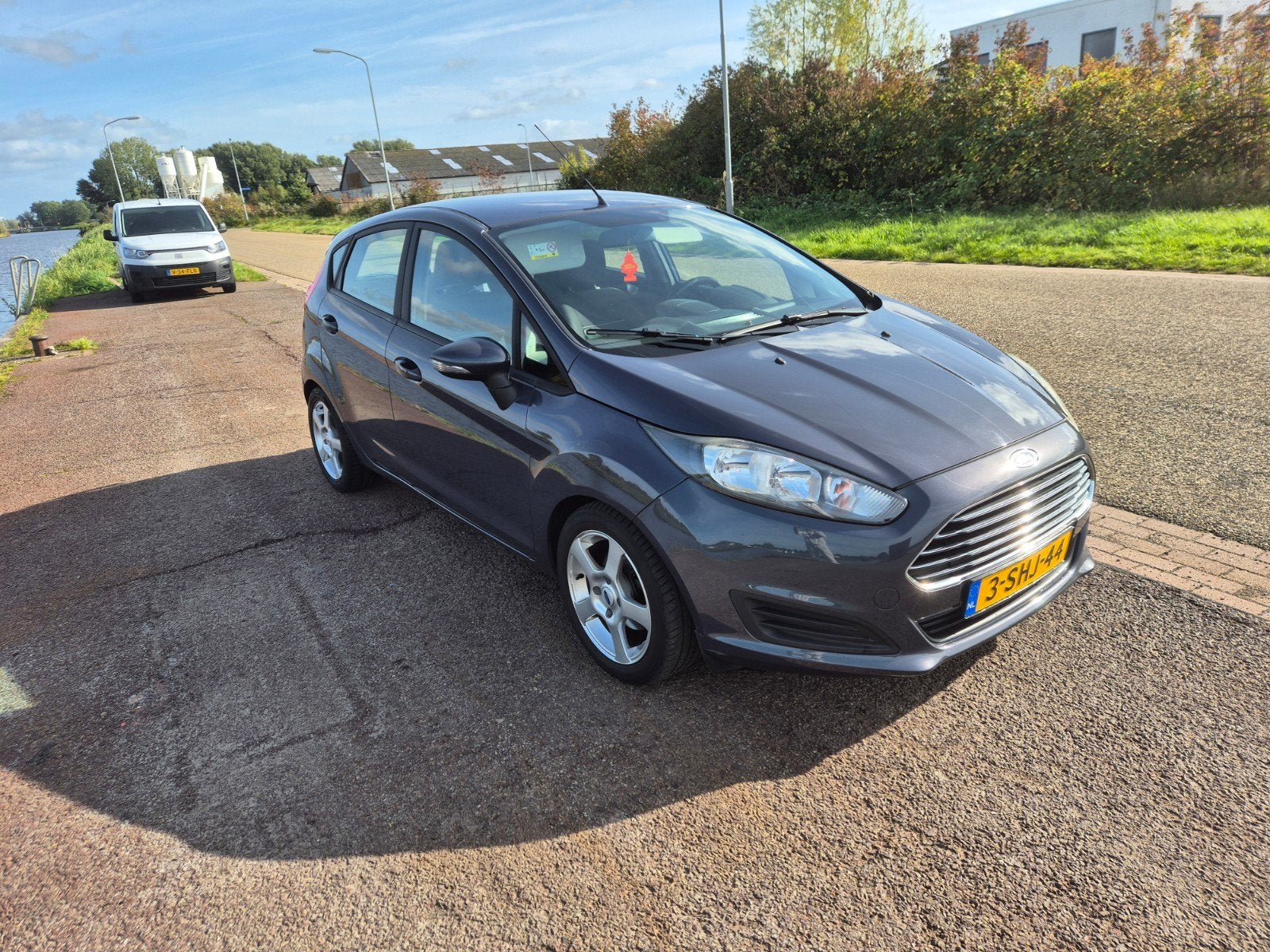 Ford Fiësta 1.0 48KW/65PK 5D 2013 Grijs, Stof, 40 €/maand, 400 kg, 23 km/l