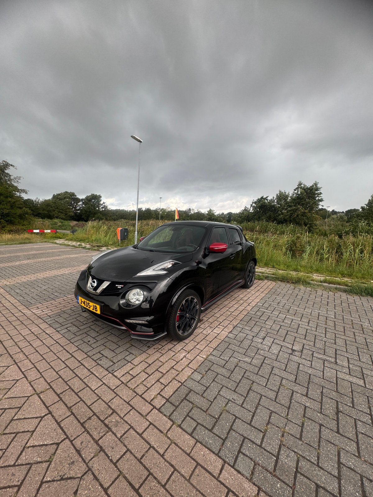 Nissan Juke 1.6 Dig-t 4WD CVT 2015 Zwart, Auto's, Nissan, Automaat, 1618 cc, 213 pk, 4 cilinders
