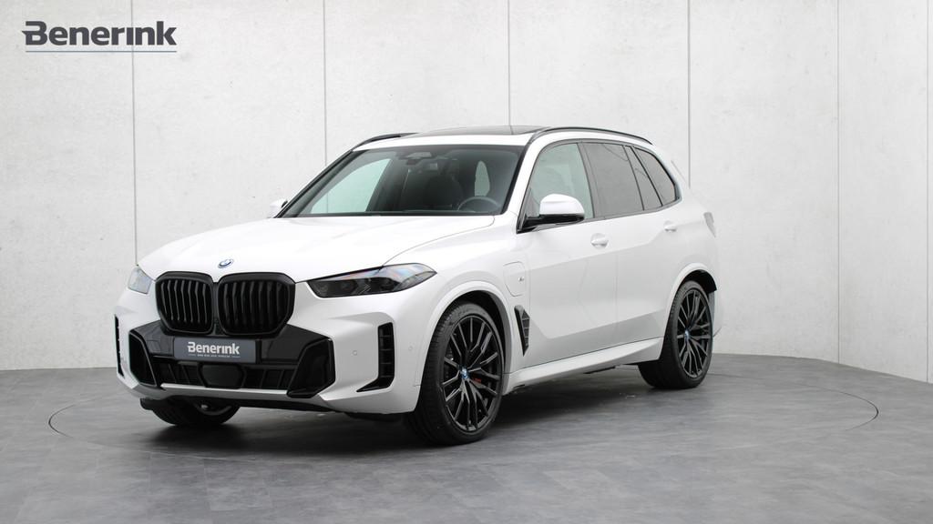 BMW X5 xDrive50e M-Sport Pro | Stoelventilatie | Harman/Kard, 12 maanden, Gebruikt, 2395 kg, Wit