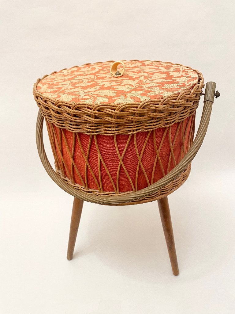 Vintage jaren zestig rotan naaimand op pootjes, Ophalen, Gebruikt, Overige typen