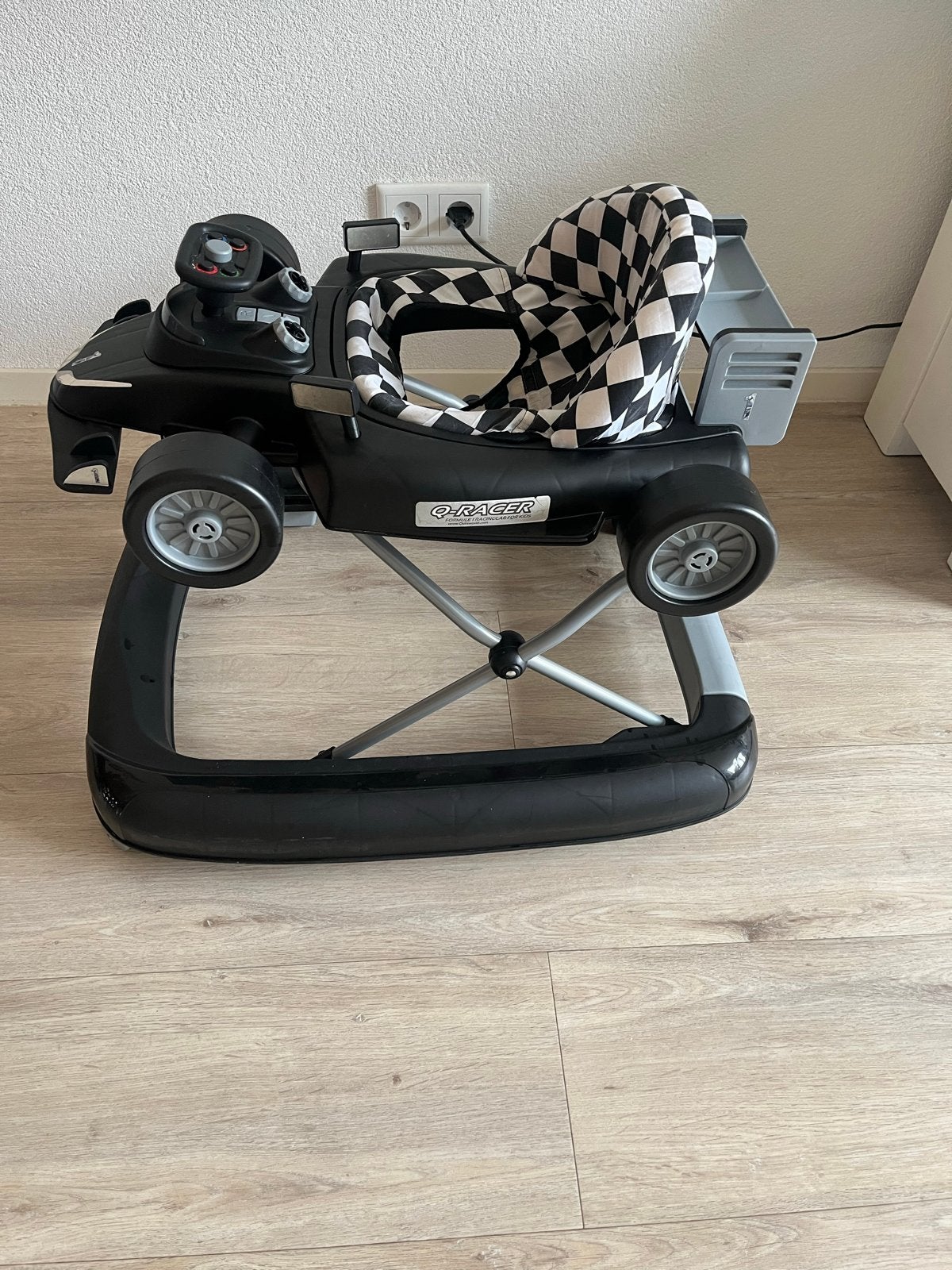 Loopstoel Q-Racer in raceauto design, Kinderen en Baby's, Ophalen, Gebruikt, Auto, Met wieltjes