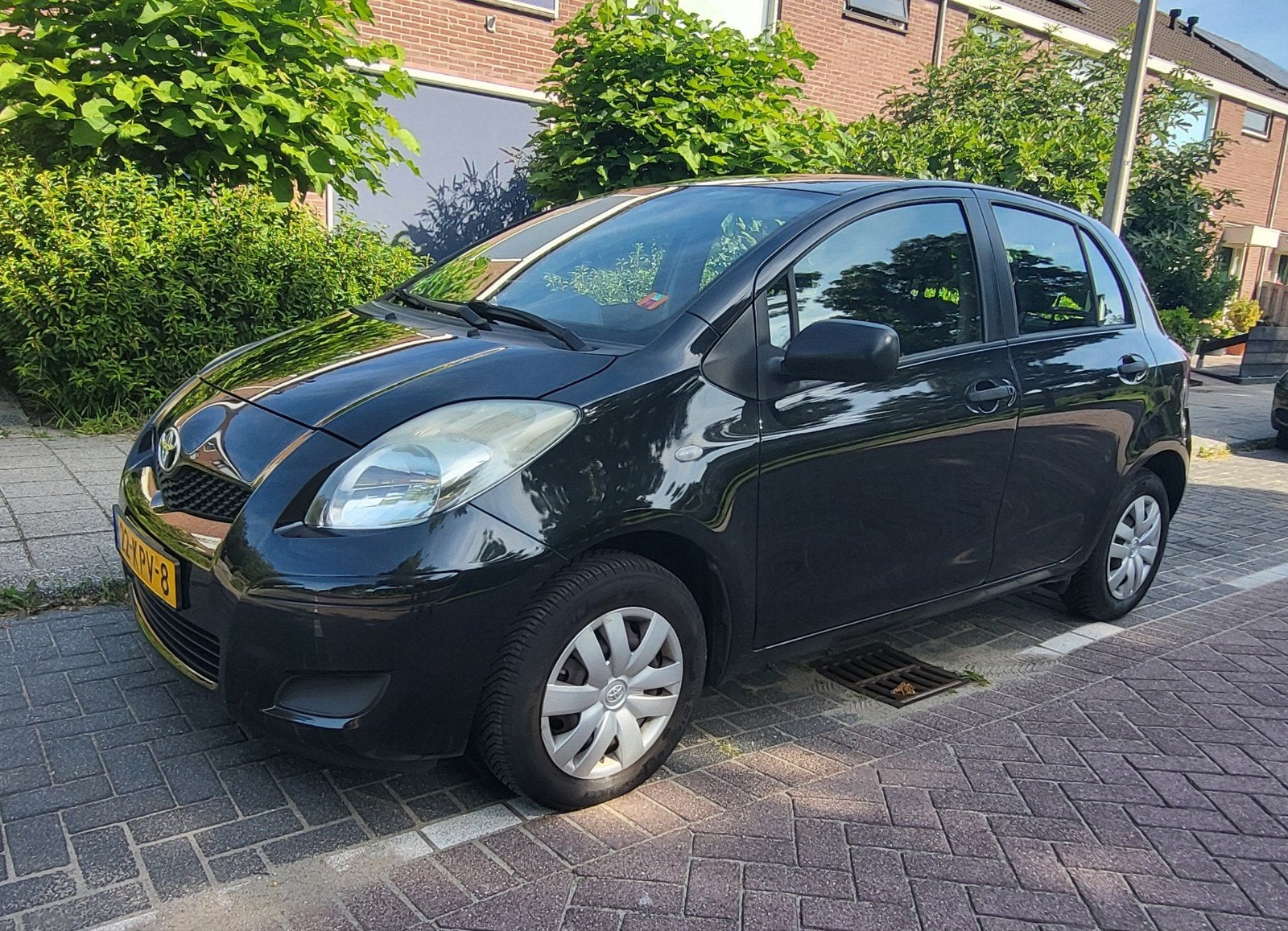 Toyota Yaris 1.0 5-deurs | Airco | Trekhaak | Grote beurt |, Voorwielaandrijving, 40 €/maand, 750 kg, Zwart