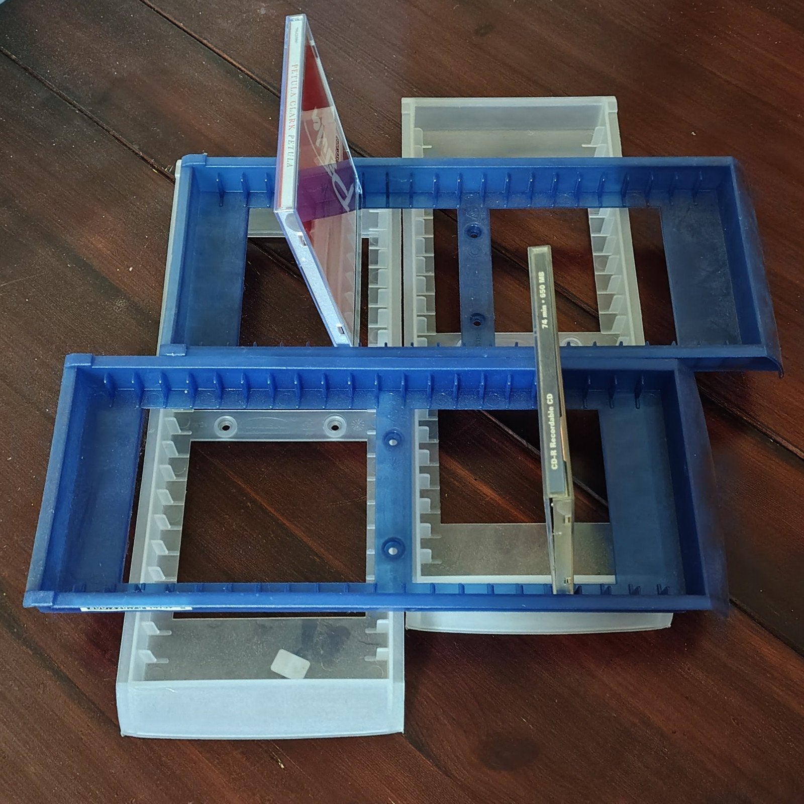 CD-rekjes voor 22 discs, blauw en transparant, Huis en Inrichting, Woonaccessoires | Cd- en Dvd-rekken, Kunststof, Gebruikt, Minder dan 25 discs