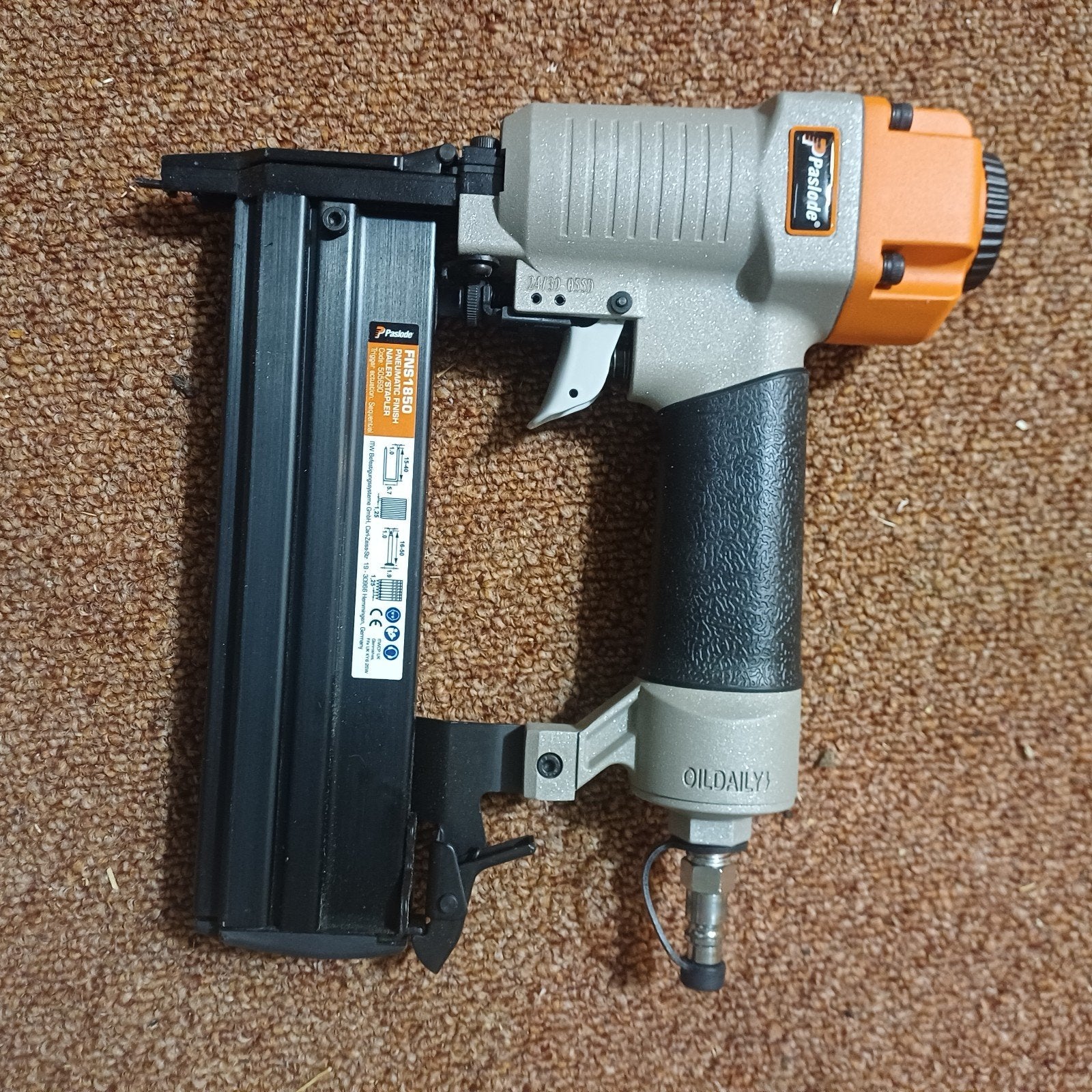 Paslode FNS1850 tacker met koffer - Zo goed als nieuw, Ophalen of Verzenden, Zo goed als nieuw, Tacker/nietmachine, Overige merken