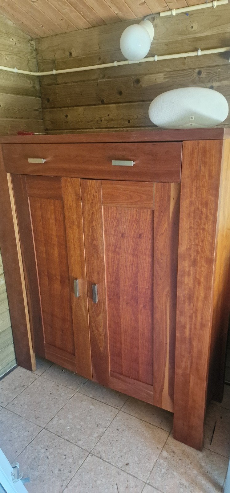 Kersenhouten kast (fineer) met 3 planken en brede lade, Huis en Inrichting, Kasten | Boekenkasten, Ophalen, Met plank(en), Gebruikt