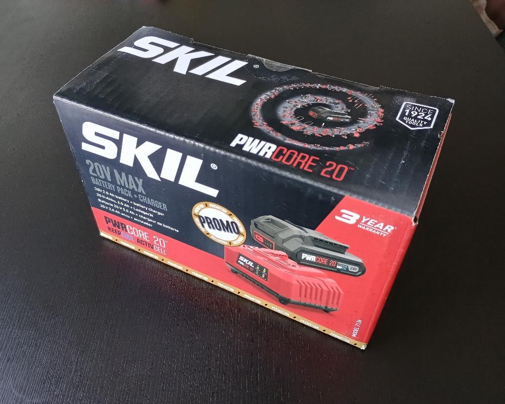 nr2 Skil 20v max 2ah accu + lader nieuw in doos model 3136, Ophalen of Verzenden, Nieuw, Boor- en Schroefmachine