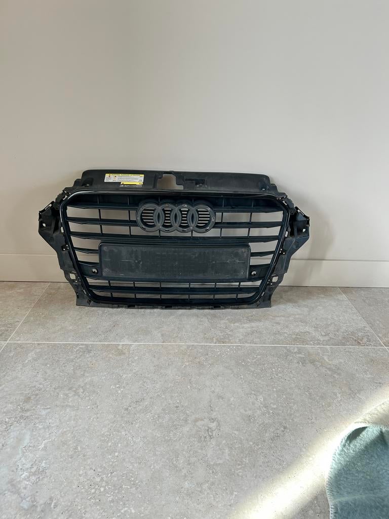 Audi A3/S3 8V grill S-LINE, Auto-onderdelen, Carrosserie en Plaatwerk, Bumper, Audi, Voor, Gebruikt, Ophalen