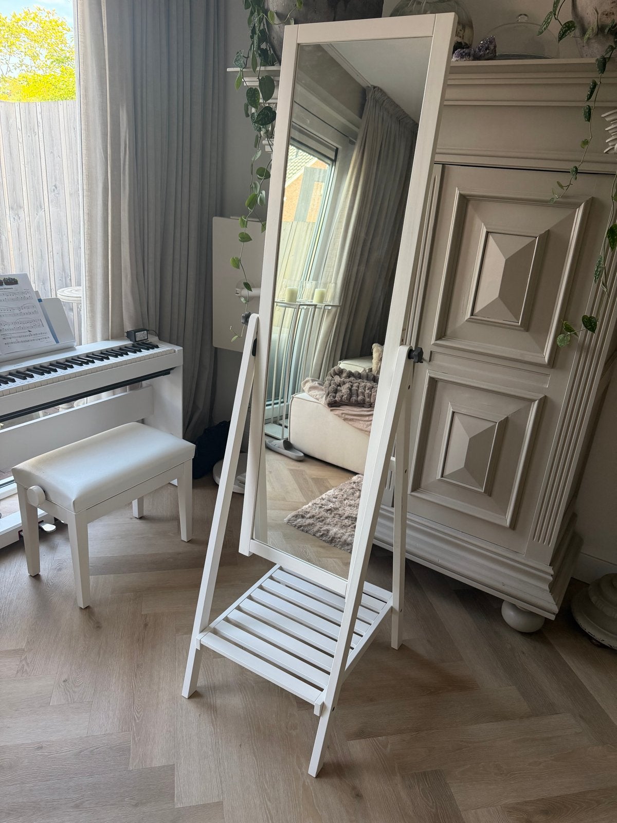 Witte passpiegel met plank - ikea ISFJORDEN, Ophalen, Minder dan 50 cm, Zo goed als nieuw, 150 tot 200 cm