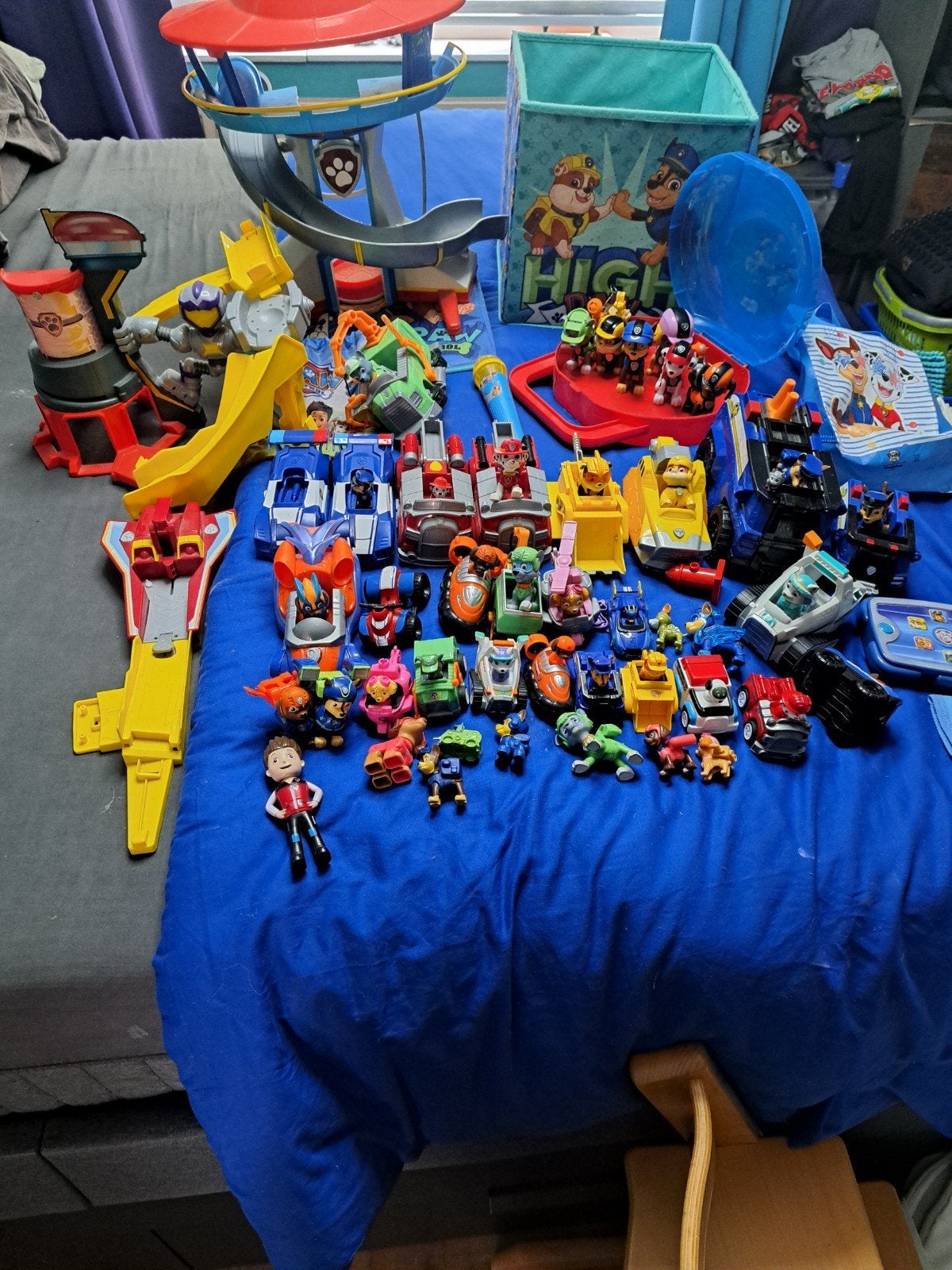 heel veel paw patrol inclusief opbergbox, Ophalen, Gebruikt