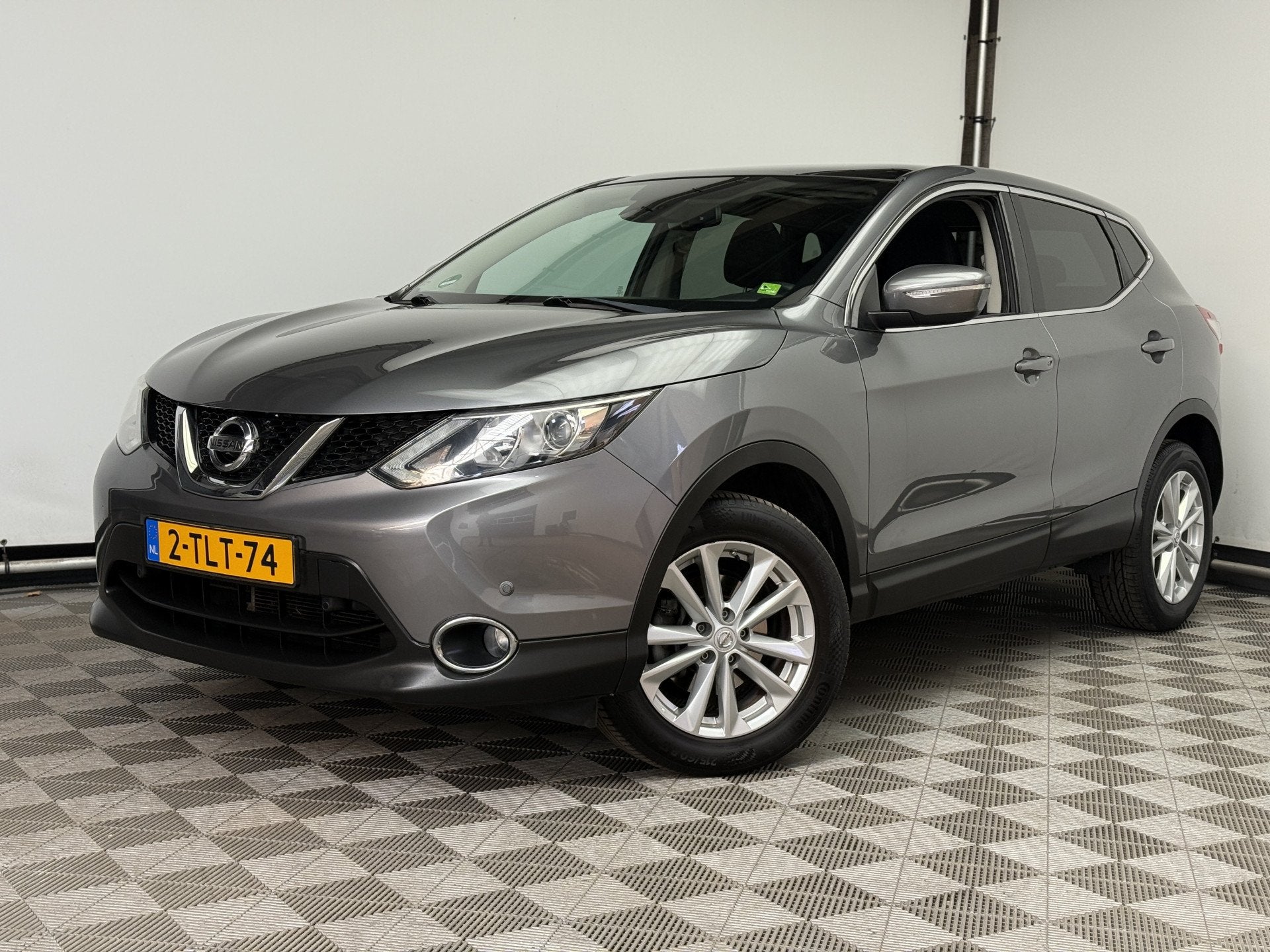 Nissan QASHQAI 1.2 Connect Edition Pano ECC Camera NL Auto, Auto's, Voorwielaandrijving, Euro 5, Stof, Gebruikt