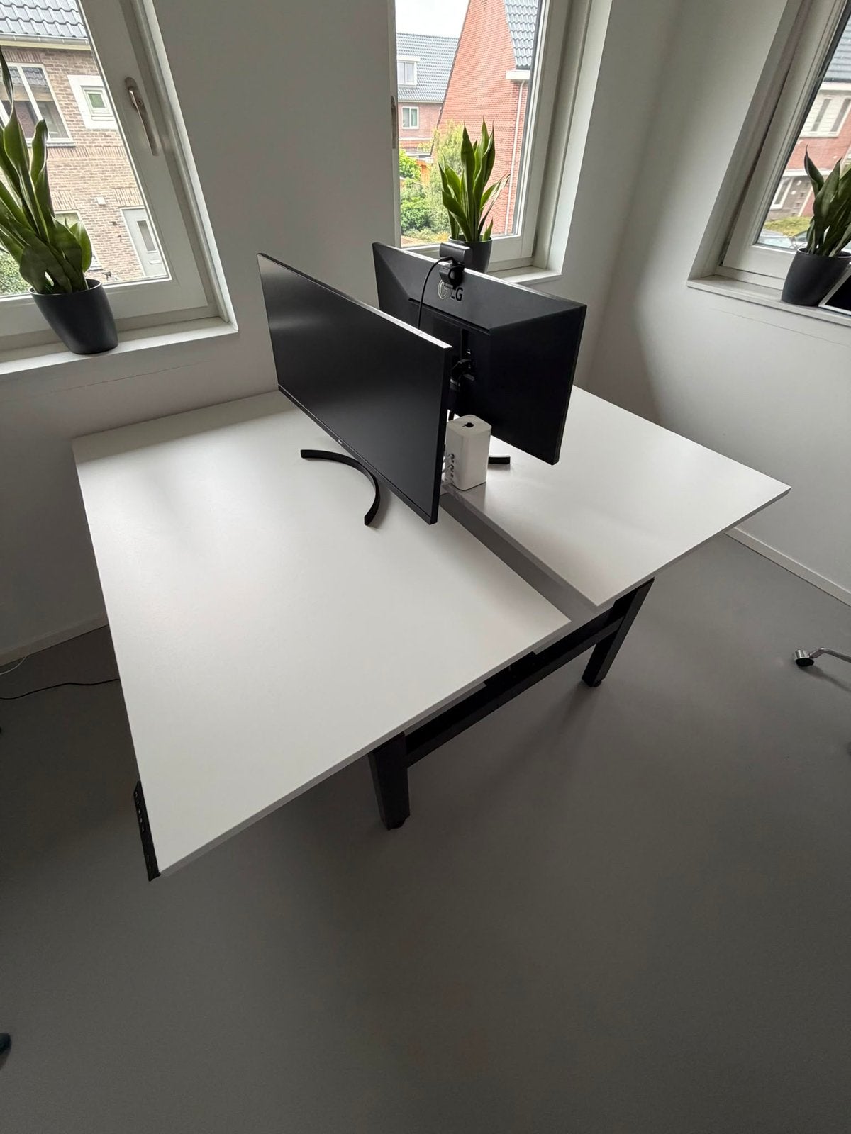 Electrisch dubbel zit-sta bureau, Huis en Inrichting, Ophalen, Zo goed als nieuw
