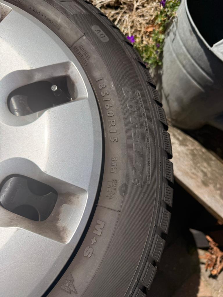 Dunlop Winterbanden 185/60R15 voor Audi A1, Ophalen, Zo goed als nieuw