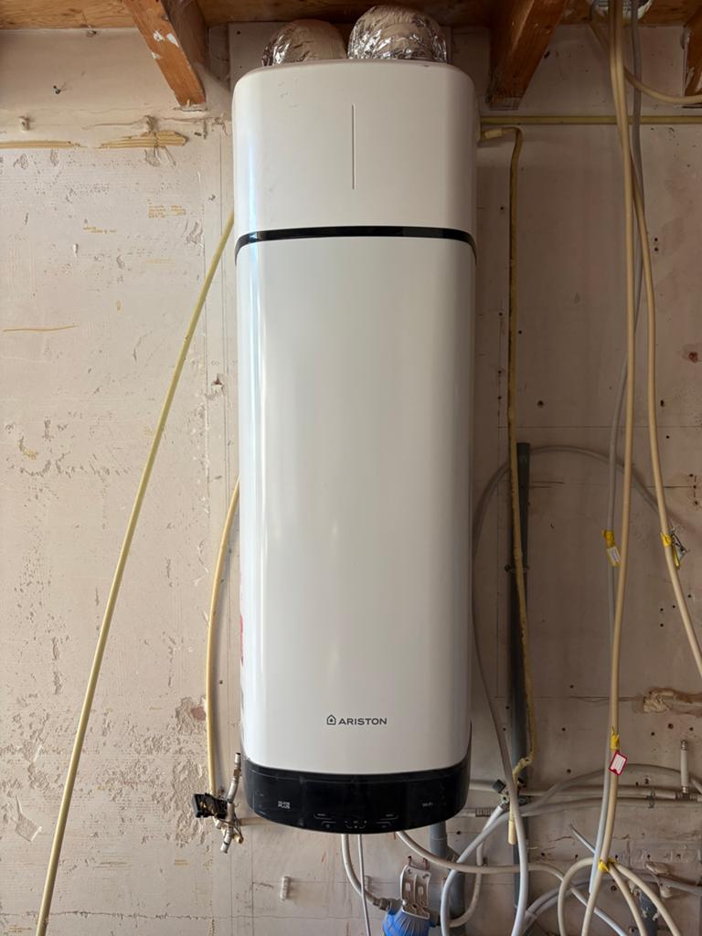 Ariston Nuos Plus S2 Warmtepompboiler A+ 110L met wifi, Ophalen, Gebruikt, 100 liter of meer, Boiler