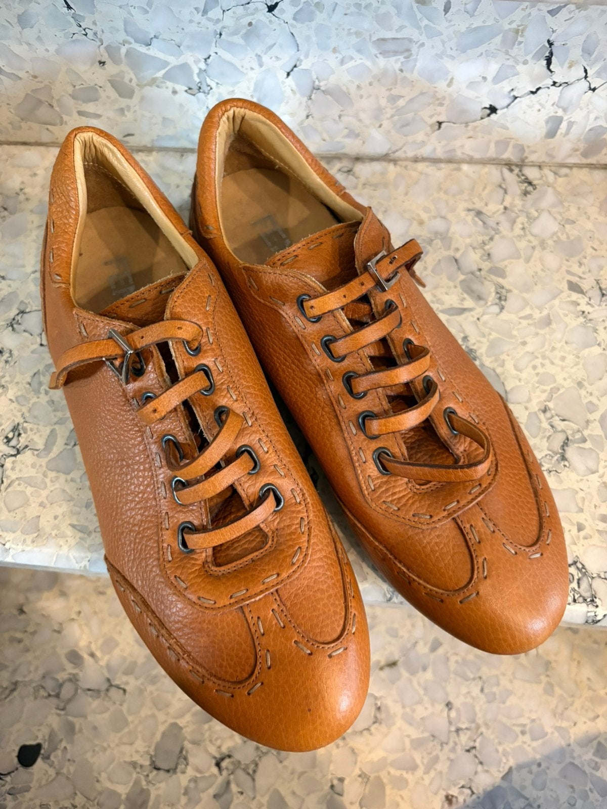 FENDI SELLERIA lederen sneakers (39), Kleding | Dames, Ophalen of Verzenden, Zo goed als nieuw, Bruin, Sneakers of Gympen