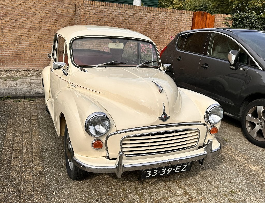 Morris Minor 1000 Saloon (1968) – Old English White, Auto's, Overige Auto's, Achterwielaandrijving, 755 kg, Wit, Origineel Nederlands