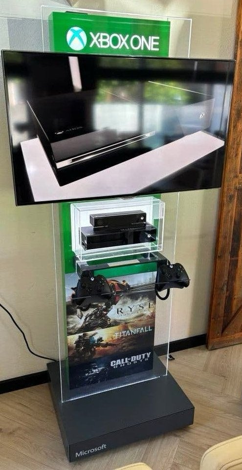 Nette Xbox One Kiosk Demopod demo pod, Ophalen, 500 GB, Xbox One, Met 2 controllers