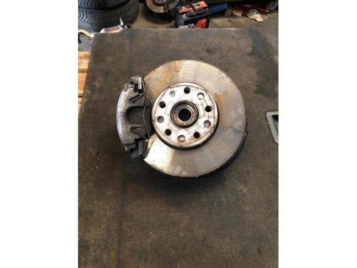 Fusee links-voor van een Volkswagen Golf Plus, Auto-onderdelen, Gebruikt, -, Volkswagen, -