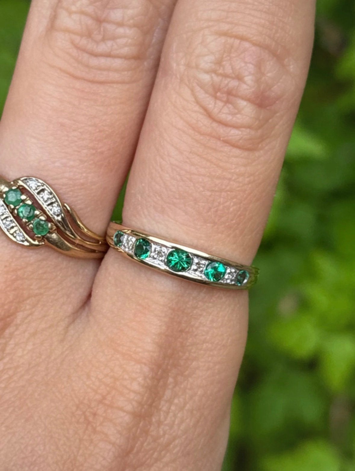 9K gouden art deco half-eternityring met smaragd & diamanten, Met edelsteen, Ophalen of Verzenden, Zo goed als nieuw, 17 tot 18
