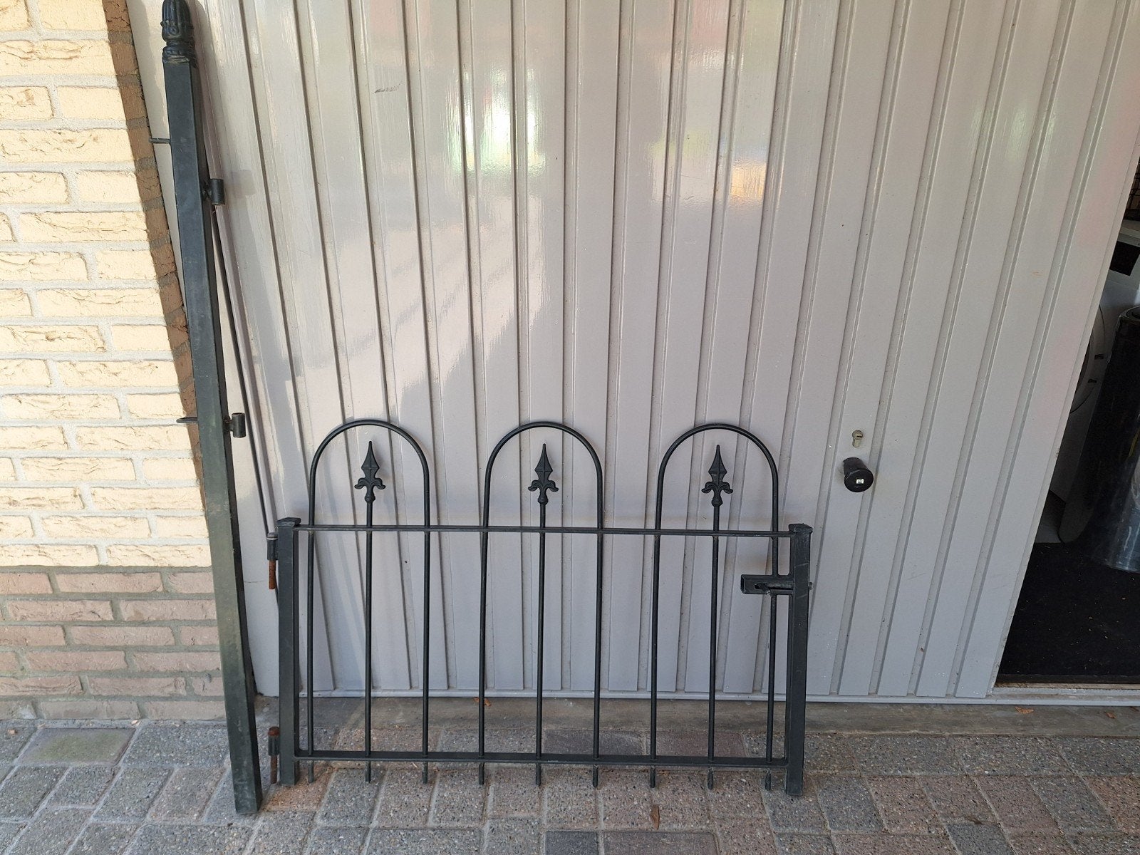 Zwart sierhekwerk met poort - Zo goed als nieuw, Tuin en Terras, Ophalen, Met poort, Gebruikt, Sierhekwerk