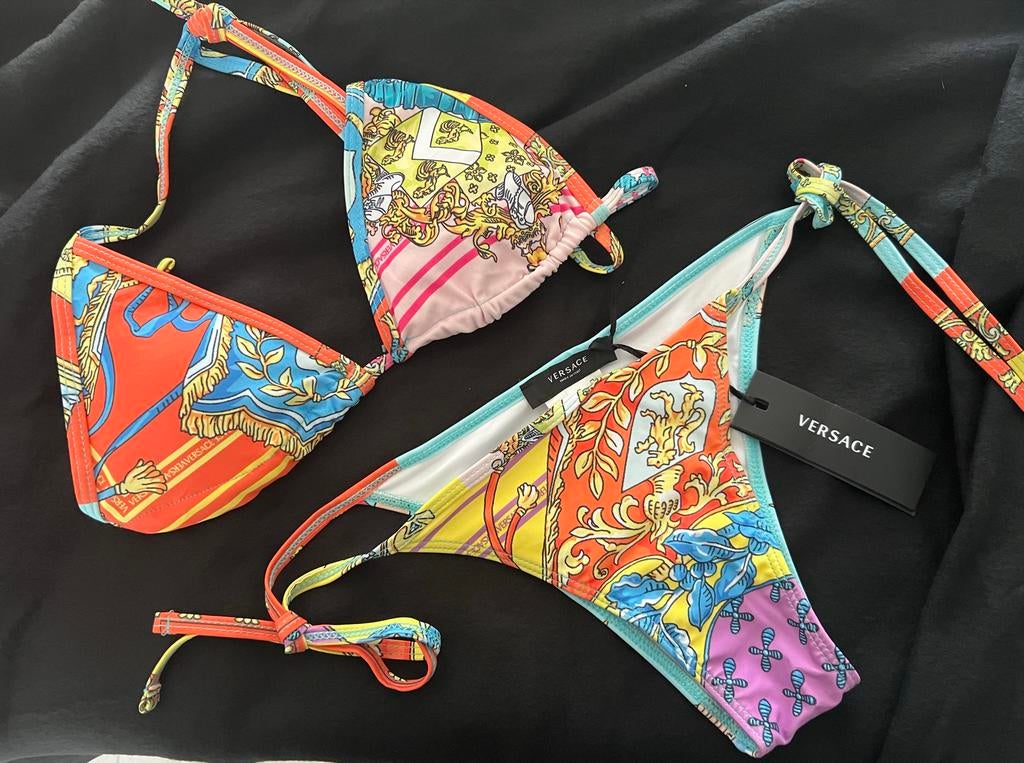 Nieuwe Versace Bikini Set Maat S met Voorgevormde Cups, Kleding | Dames, Badmode en Zwemkleding, Nieuw, Bikini, Overige kleuren