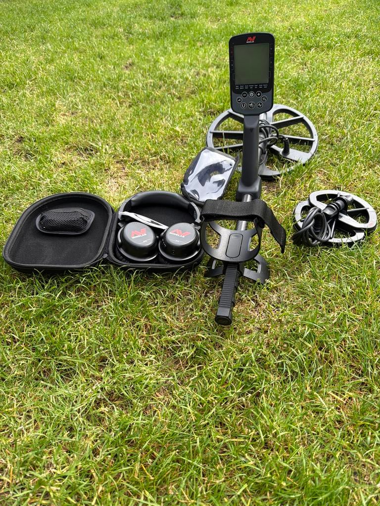 Minelab Equinox 900 Metaaldetector met accessoires, Hobby en Vrije tijd, Metaaldetectors, Meer dan 30 cm, Ophalen of Verzenden