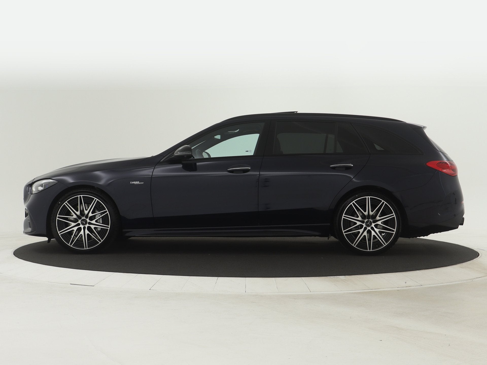 Mercedes-Benz C-Klasse Estate AMG 43 4MATIC 408 pk | Premium, 1800 kg, 4 cilinders, Blauw, Vierwielaandrijving