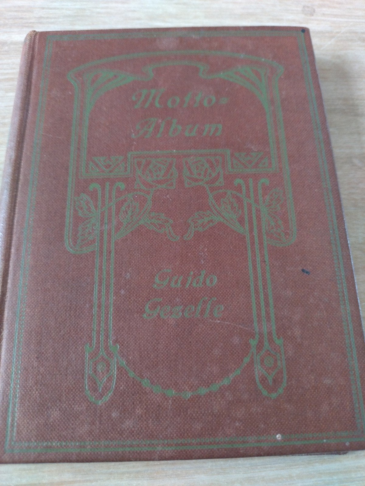 Guido Gezelle's Motto-Album - Antiek Boek, Ophalen of Verzenden, Gelezen, Guido Gezelle, Nederland