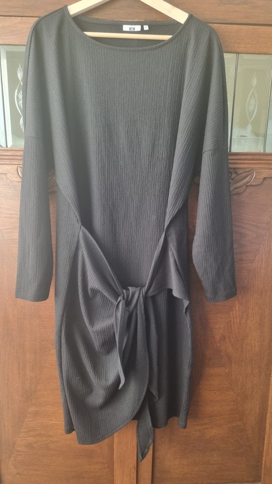Zwarte jurk met strikdetail - WE - Maat xl, WE, Zwart, Maat 46/48 (XL) of groter, Ophalen of Verzenden