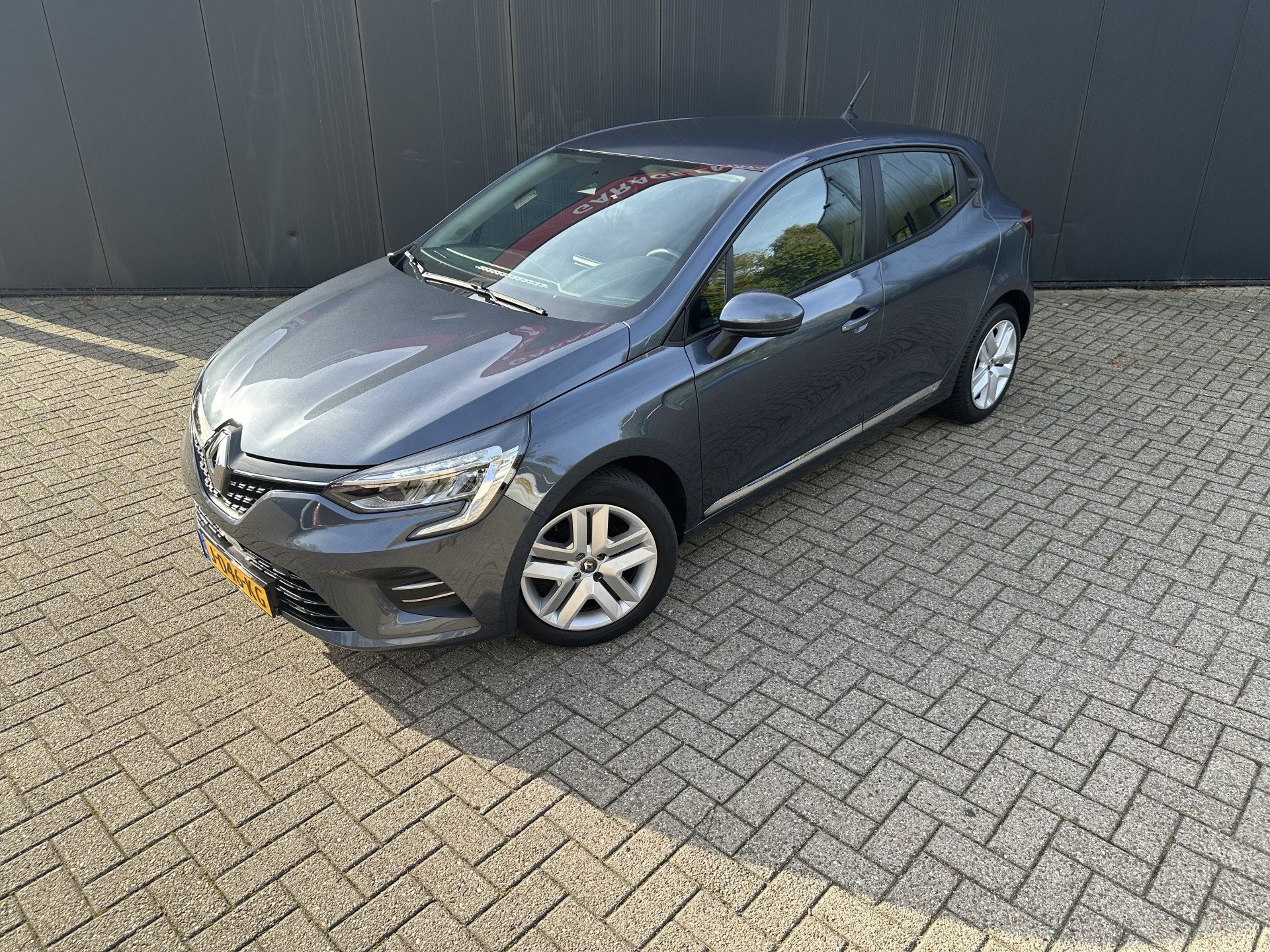 Renault Clio 1.0 TCe Zen | Cruise | Lane assist (bj 2020), Voorwielaandrijving, Gebruikt, Euro 6, 580 kg