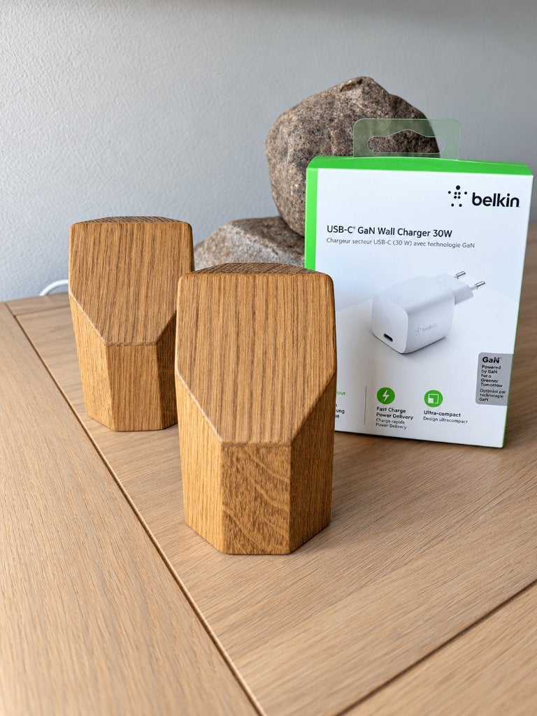 OPRUIMING! 2x PEDPAC houten draadloze oplader + Belkin 30W, USB-C, Draadloze oplader, Ophalen of Verzenden, Zo goed als nieuw